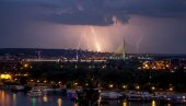 (МАПЕ) НЕВРЕМЕ СЕ ПРЕМЕШТА КА ОВОМ ДЕЛУ СРБИЈЕ: РХМЗ издао ново упозорење, стижу пљускови, град и јак ветар