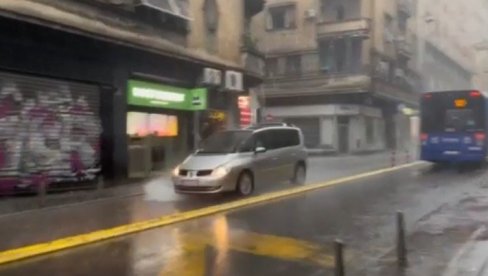SNAŽAN PLJUSAK U BEOGRADU: Kiša lije kao iz kabla (VIDEO)