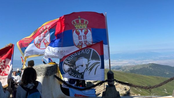 ЈАСНА РАЗЛИКА ИЗМЕЂУ ВУЧИЋЕВЕ ПОЛИТИКЕ И БЛОКАДЕРА: Посланик Душан Марић поставио венац на Кајмакчалану (ФОТО)