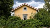 Купили кућу, а њихов пас је ПРЕСТАО ДА ЛАЈЕ - онда су сазнали језиву истину о свом новом дому из снова