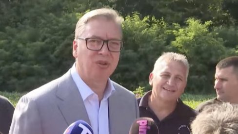 НАША СЕЛА ЛИЧЕ НА ШВАЈЦАРСКА, ЉУДИ СЕ ВРАЋАЈУ Председник Вучић у посети породици Тодоровић
