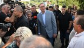 NAŠA SELA LIČE NA ŠVAJCARSKA, LJUDI SE VRAĆAJU Predsednik Vučić u poseti porodici Todorović