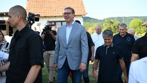 ОБРАДОВАЋЕМО СВЕ ПУНОЛЕТНЕ ГРАЂАНЕ Вучић из Лознице говорио о новим мерама