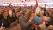 ВУЧИЋ СА НАРОДОМ У ЈАДРАНСКОЈ ЛЕШНИЦИ: Свако село познајем у вашем крају