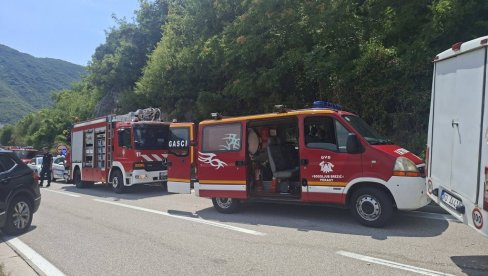 JEZIVI PRIZORI NA MESTU NESREĆE U CRNOJ GORI: Tragedija potresla region, 14 osoba zadržano na lečenju u bolnici (FOTO)