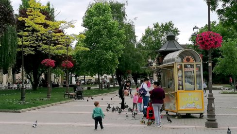 ПЕТИЦИЈОМ ПРОТИВ СКУТЕРА: Електрична возила угрожавају безбедност пешака на трговима у Вршцу