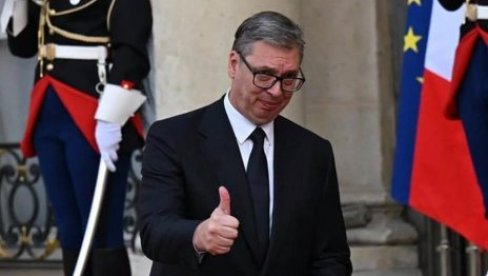 ВУЧИЋ СЕ ОБРАЋА НАЦИЈИ ИЗ ПАРИЗА