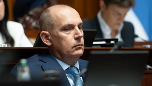 ЛОНЧАР ОДЈЕДНОМ САСУО СВЕ У ЛИЦЕ: Лекови драстично јефтинији, а лекарима који шаљу код приватника поручио - Шта глумите, такси службу?!