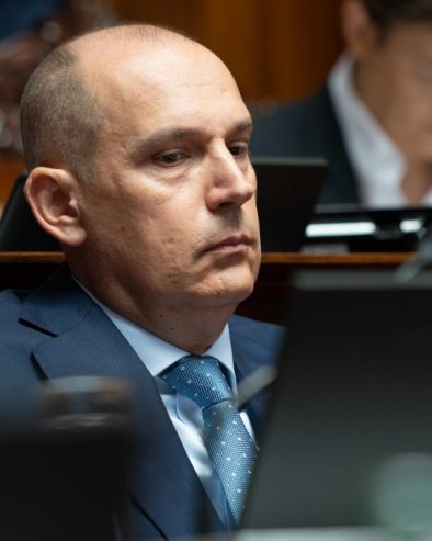 ЛОНЧАР ОДЈЕДНОМ САСУО СВЕ У ЛИЦЕ: Лекови драстично јефтинији, а лекарима који шаљу код приватника поручио - Шта глумите, такси службу?!