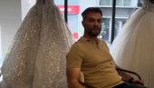 СТАРИЈИ ЈЕ ОД ЊЕНОГ ОЦА: Наш глумац бира венчаницу са 23 године млађом вереницом, а ево шта њу највише брине (ВИДЕО)
