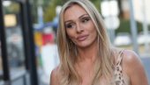 Каква жена! Анабела у купаћем - показала савршену линију у шестој деценији (Фото)