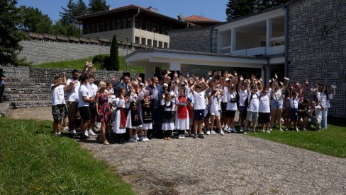 DRUŽE SE, UČE I ZBLIŽAVAJU: Sto mladih iz šest država u kulturno-obrazovnom kampu u Tršiću