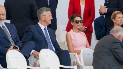 ДА НИЈЕ ТУЖНО, БИЛО БИ СМЕШНО Пленковића питали зашто је Вучић седео испред њега на паради, хрватски премијер сада има ново оправдање