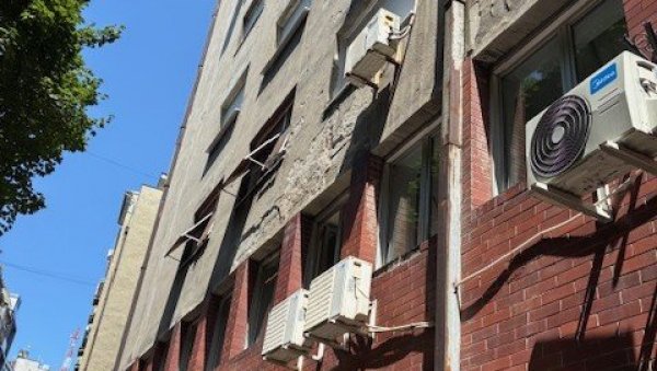 КАП ПО КАП ДО СВАЂЕ: Почела сезона притужби комшија на цурење воде из клима - уређаја