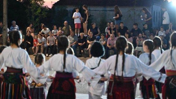 НАРОДНА ТРАДИЦИЈА ЖИВИ У СВИЛАЈНЦУ: Манифестације одржане у Дубници и Луковици (ФОТО)