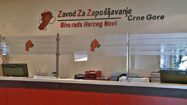 ФАЛЕ ЧАК И СПАСИОЦИ НА ПЛАЖАМА: У Боки незапосленост мања од 2 одсто