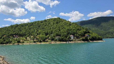 КАНЦЕЛАРИЈА ЕУ У ПРИШТИНИ: Хитно обуставити даља рушења кућа на Газиводама и принудна исељења