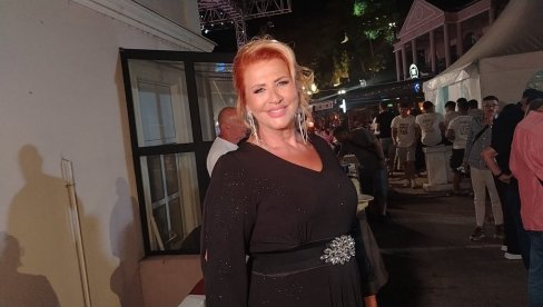 ТАШМАЈДАН ЋУ НОСИТИ У СРЦУ ДОК САМ ЖИВА: Ћана након концерта не смирује темпо (ФОТО)