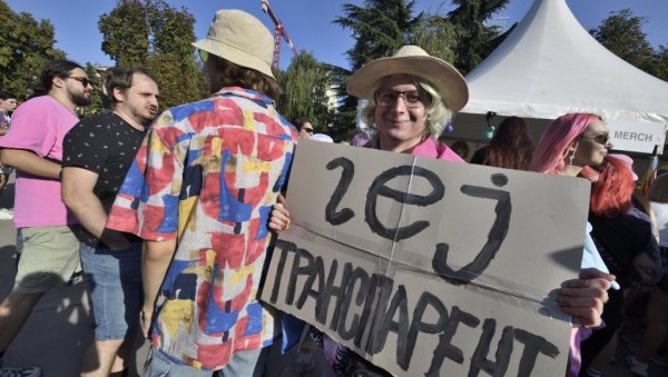 СА НЕВЕСТОМ ЂЕТИЋЕМ КОД МАТИЧАРА: У Црној Гори почело усклађивање правног система са законом ЕУ о истополним браковима