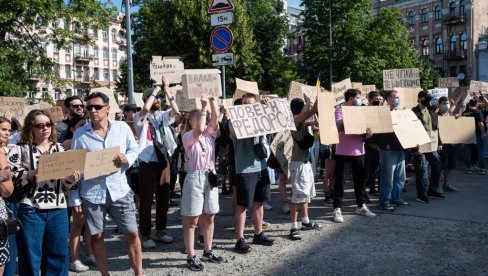 HAOS U UKRAJINI: Narod masovno izašao na ulice, Zelenski razbesneo građane (VIDEO)