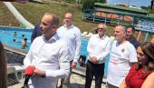 ОПШТИНА АРАНЂЕЛОВАЦ ОБРАДОВАЛА НАЈМЛАЂЕ! Отворена бесплатна школа пливања, већ пријављено 720 основаца
