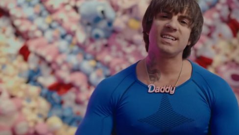 МАЛОЛЕТНИЦЕ У СРБИЈИ НА МЕТИ ЈЕЗИВОГ ИНФЛУЕНСЕРА: повереник позвао надлежне да ХИТНО РЕАГУЈУ
