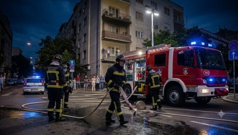 ВЕЛИКИ ПОЖАР У СТАНУ НА ЗВЕЗДАРИ Сумња се да у објекту има заробљених људи
