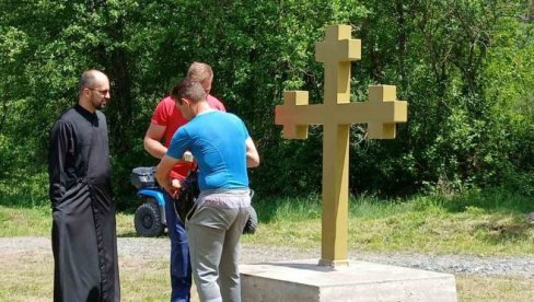 ПУЦАНО НА МОЛИТВИШТЕ У СРПСКОМ ПОВРАТНИЧКОМ СЕЛУ: Нове тензије у ФБиХ, наш народ нигде нема мира
