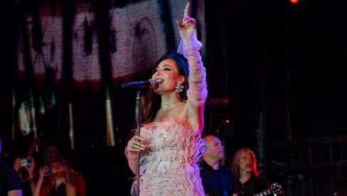 PUBLIKA PEVALA NAJVEĆE HITOVE: Ceca Ražnatović održala koncert u najvećoj diskoteci u Crnoj Gori i pokazala zašto je broj jedan (FOTO)
