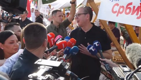 PREDSEDNIK SA NARODOM: Vučić u Vladimirovcu