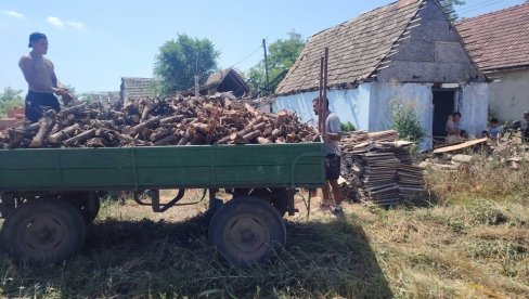 СВЕШТЕНИК ОД ПУСТЕ УЏЕРИЦЕ НАПРАВИО ДОМ: Шесточлана породица Меланије Берати није имала ништа осим среће да се настани у Куцури код Врбаса