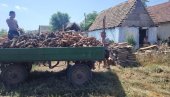 СВЕШТЕНИК ОД ПУСТЕ УЏЕРИЦЕ НАПРАВИО ДОМ: Шесточлана породица Меланије Берати није имала ништа осим среће да се настани у Куцури код Врбаса