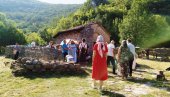 OŽIVEO NEKADAŠNJI MANASTIR POSLE ČETIRI VEKA: Svete liturgije ponovo u srednjovekovnoj Namasiji (FOTO)