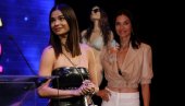 KAO DA NE STARI: Marija Karan (44) u bikiniju (FOTO)