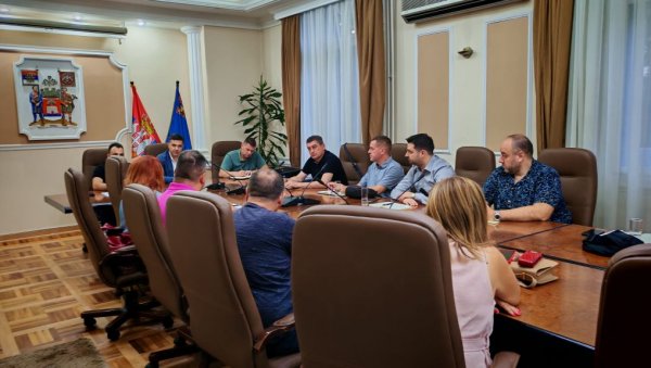 ПО КВАДРАТУ ПАЛО 38,7 ЛИТАРА КИШЕ: Градоначелник Ниша са сарадницима договорио мере за спречавање последица поплава