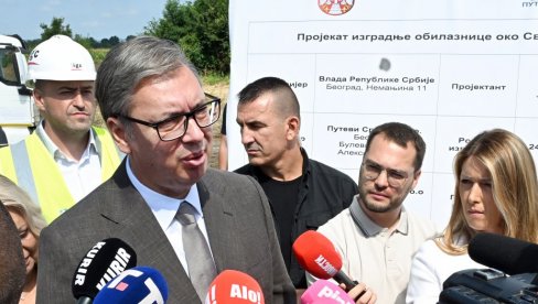 VUČIĆ U SVILAJNCU OBILAZI TRENING CENTAR: Vaše znanje je put u budućnost Srbije (VIDEO)