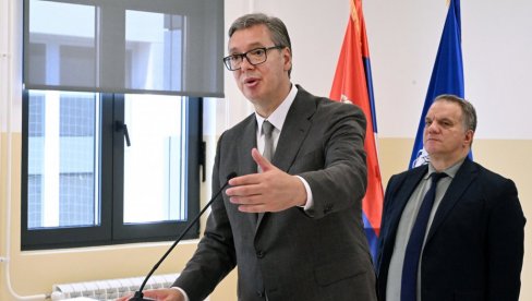 ПРЕДСЕДНИК ПОСТАВИО БЛОКАДЕРСКИ ДАНАС НА МЕСТО: Ако не видите успехе Србије, могу да вам посудим моје наочаре