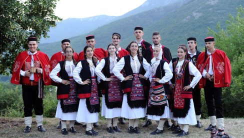 NAJMLAĐE SRPSKO DRUŠTVO U KNINU: Članovi KOD Jevrem Grujić čuvaju baštinu i uvek mame aplauze