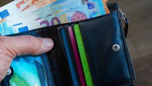DA LI ČEKOVI ODLAZE U ISTORIJU? NBS otkriva zašto ih građani još čuvaju u novčaniku