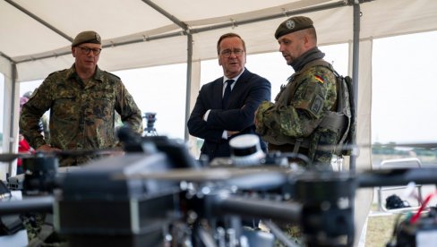 НЕМАЦ НЕ ОДУСТАЈЕ ОД СВОЈИХ НАМЕРА: После пропалог покушаја у мају, Писторијус наставља да вуче Хегсета за рукав