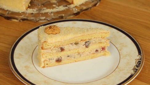 TRADICIONALNI RECEPT ZA RUSKU TORTU: Nežna poslastica sa ukusom sladoleda koja se topi u ustima