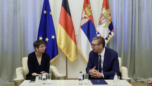 ОПРОШТАЈНИ СУСРЕТ НА АНДРИЋЕВОМ ВЕНЦУ: Огласио се Вучић после састанка са немачком амбасадорком Анком Конрад (ФОТО)