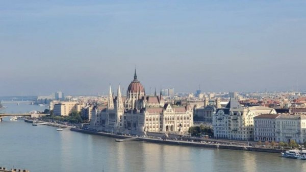 ФАРСА У ПАРЛАМЕНТУ СЕ НАСТАВЉА: Драматично у Будимпешти