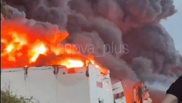 МРАК НА КРИМУ, ПОЖАРИ У РУСИЈИ: Ноћни удар дронова на кључне објекте (ВИДЕО)