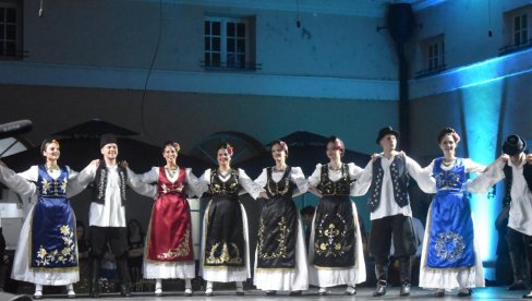 U KIKINDI U TOKU FESTIVAL „FENOK“: „Gusle“ četvrt veka neguju zvuke regiona  (Foto)