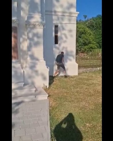 ОПЉАЧКАНА ЦРКВА У ПАКРАЦУ: Саборни храм Свете Тројице једна од најзначајнијих српских светиња у Славонији (ВИДЕО)