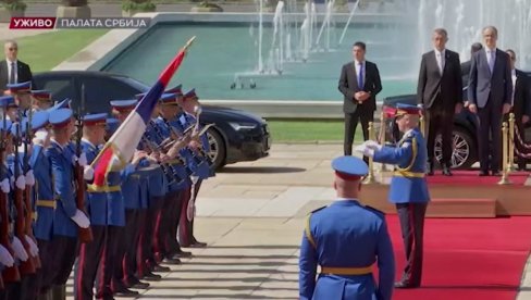 НАЈВИШЕ ДРЖАВНЕ ПОЧАСТИ И ЦРВЕНИ ТЕПИХ ЗА БАБИША: Премијер Мацут дочекао свог чешког колегу (ВИДЕО)