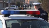 СУДАРИЛИ СЕ, ПА СЕ ПОТУКЛИ: Појавио се снимак, настао општи хаос на сред пута (ВИДЕО)