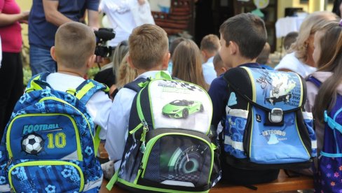 OD GRADA – 10.000 DINARA: Jednokratna pomoć roditeljima đaka prvaka u Kraljevu