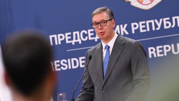 ПРЕДСЕДНИК О СРАМНИМ НАПАДИМА БЛОКАДЕРА НА ЊЕГОВУ ПОРОДИЦУ: Ја желим уједињену и нормалну Србију, у томе је разлика између нас...